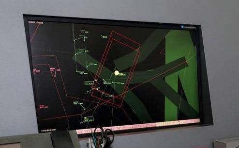 空中作战指挥控制中心进行飞行状态实时监控