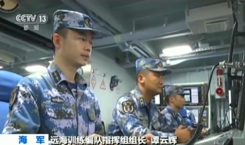 某舰队基地指挥中心的高效操作
